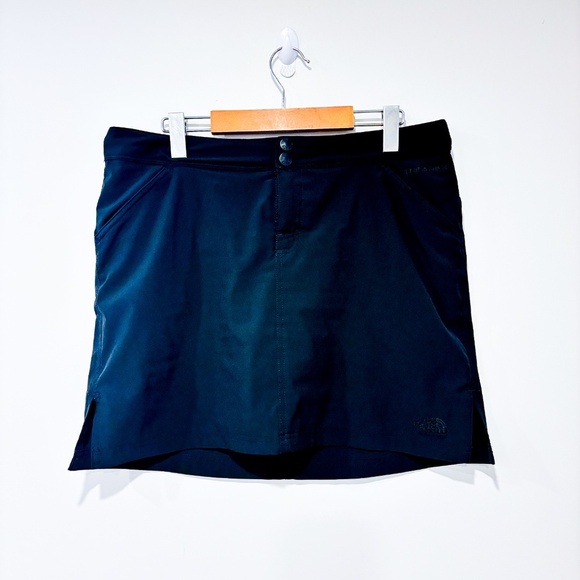 THE NORTH FACE – Black outdoor skort with pockets | Activewear | Size 8 * - Picture 1 of 8